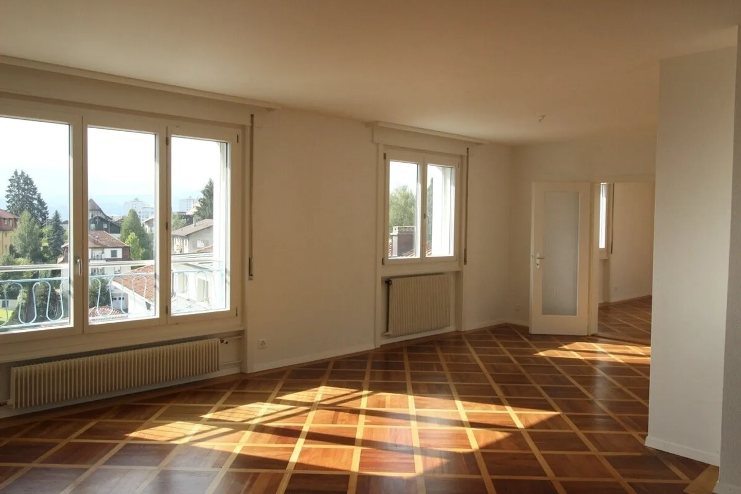 Spacious accommodation in downtown Fribourg! - Photo 2 of 10