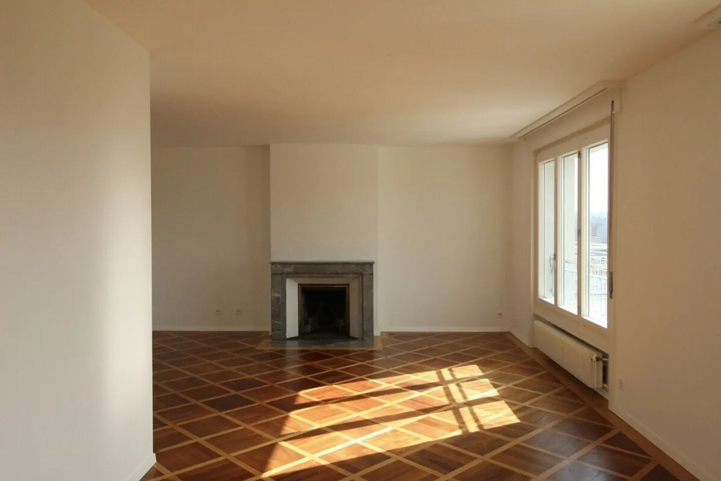 Spacious accommodation in downtown Fribourg! - Photo 3 of 10