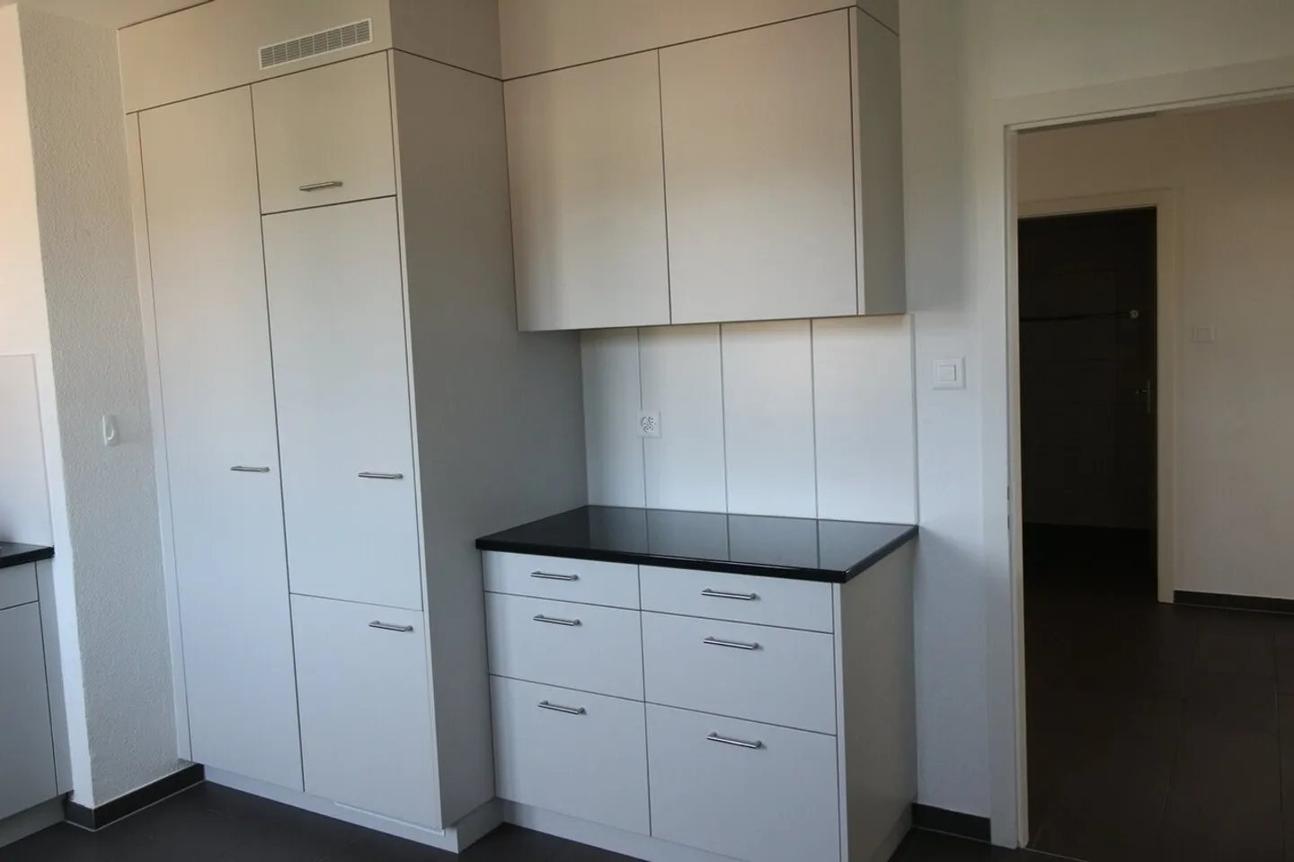 Spacious accommodation in downtown Fribourg! - Photo 5 of 10