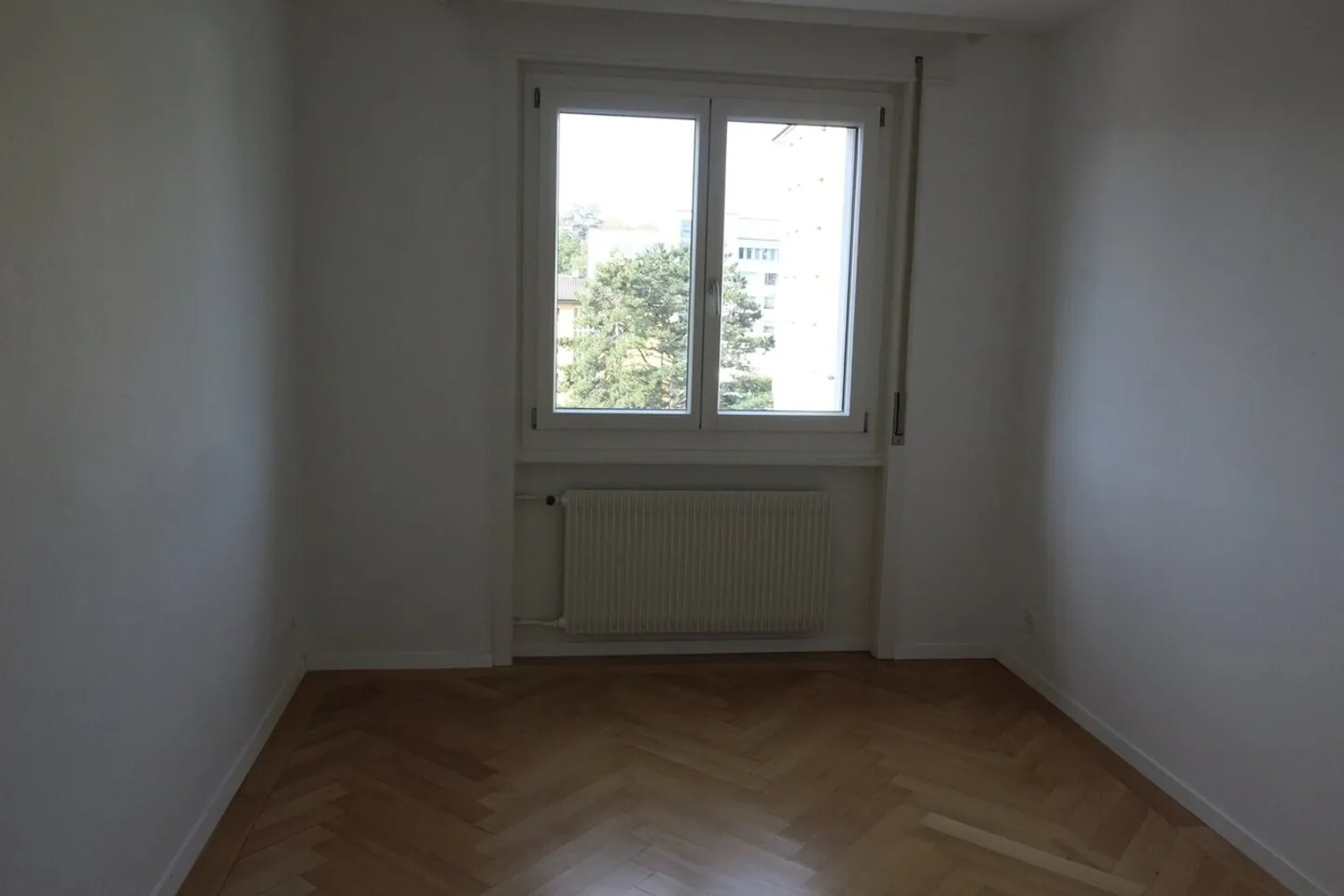 Spacious accommodation in downtown Fribourg! - Photo 9 of 10