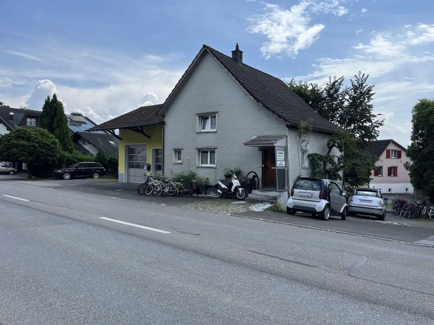 Garage automobile avec maison résidentielle - Photo 2 sur 7