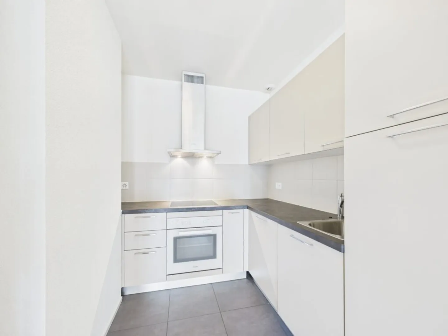 Two and a half room apartment on the 1st floor in Lausanne - Photo 3 of 7