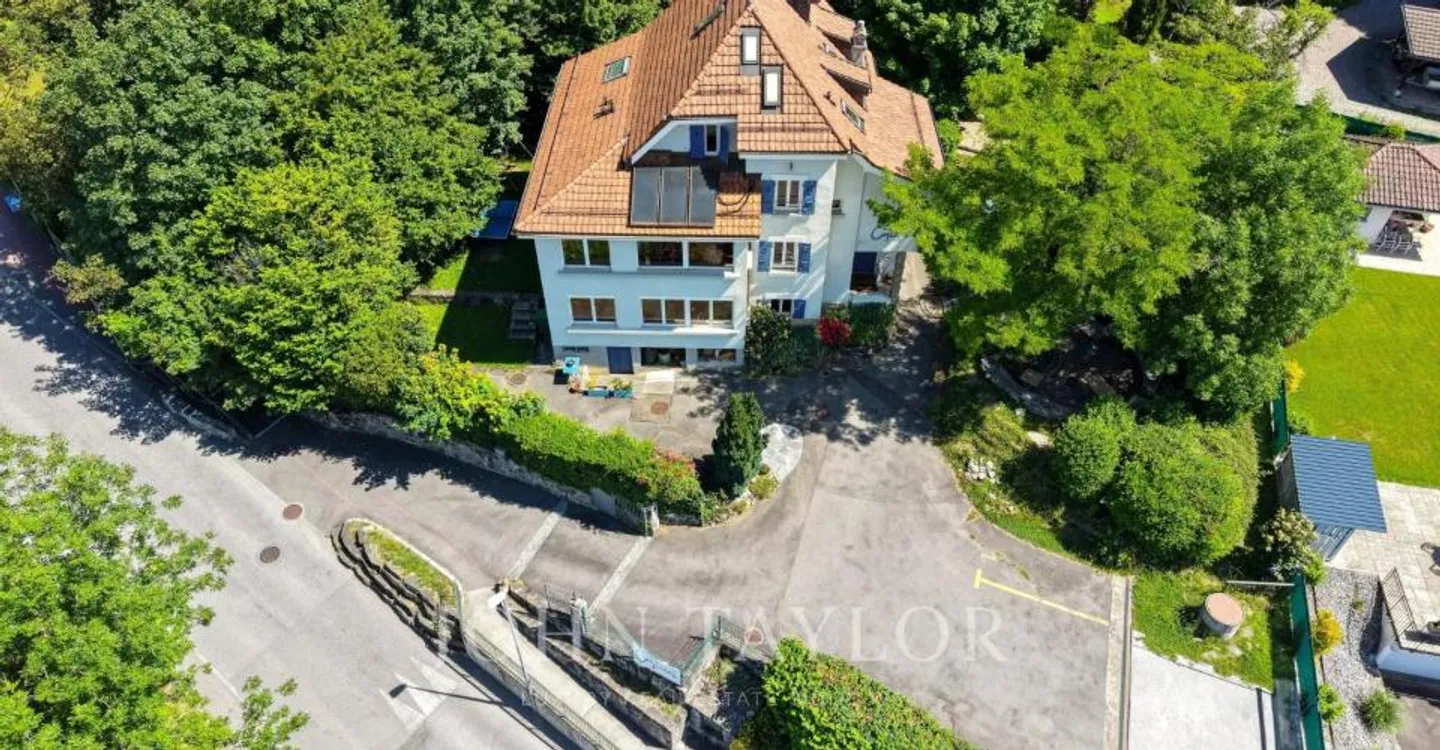 Elegantes Haus mit Seeblick - Foto 1 von 13