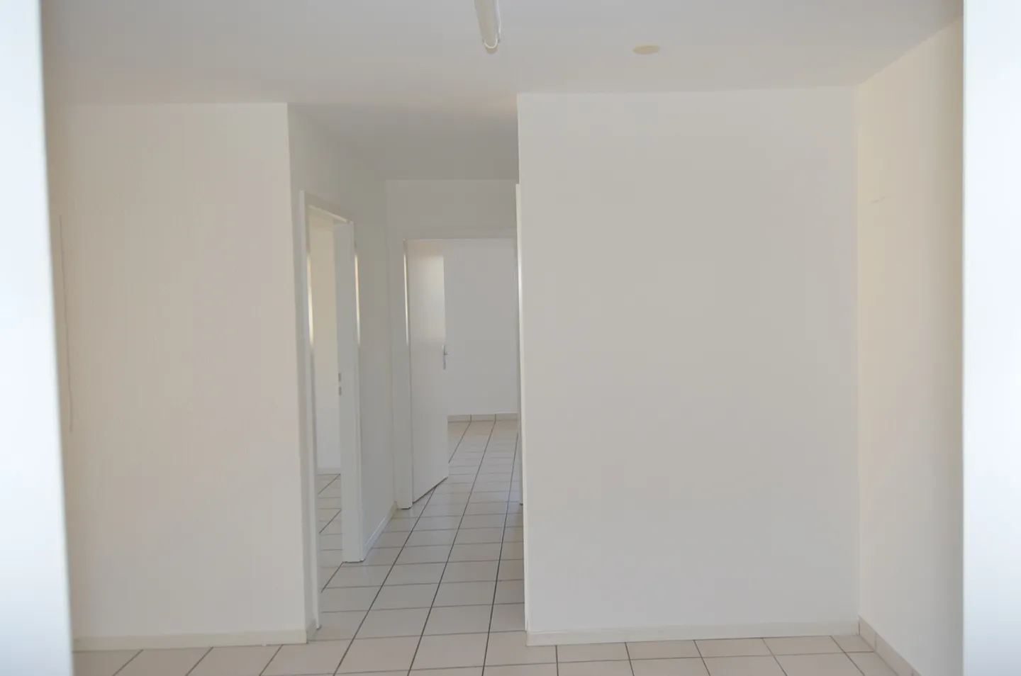 Spazio Commerciale Vicino ai Servizi - Foto 3 di 9