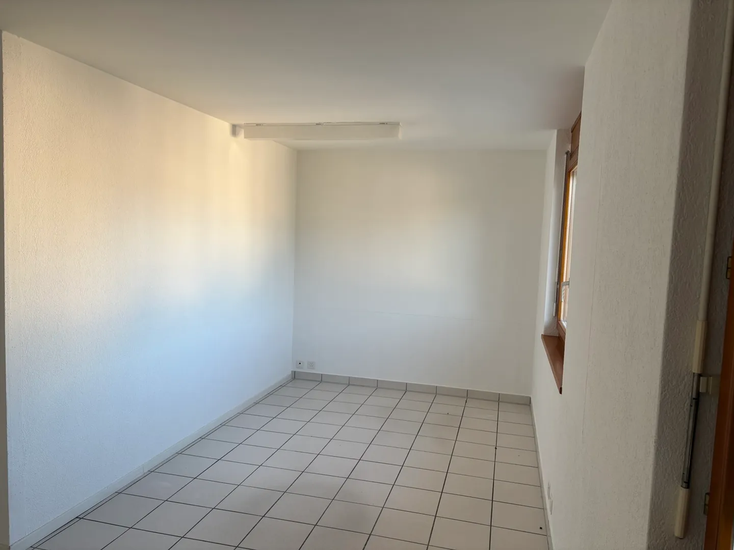 Spazio Commerciale Vicino ai Servizi - Foto 5 di 9