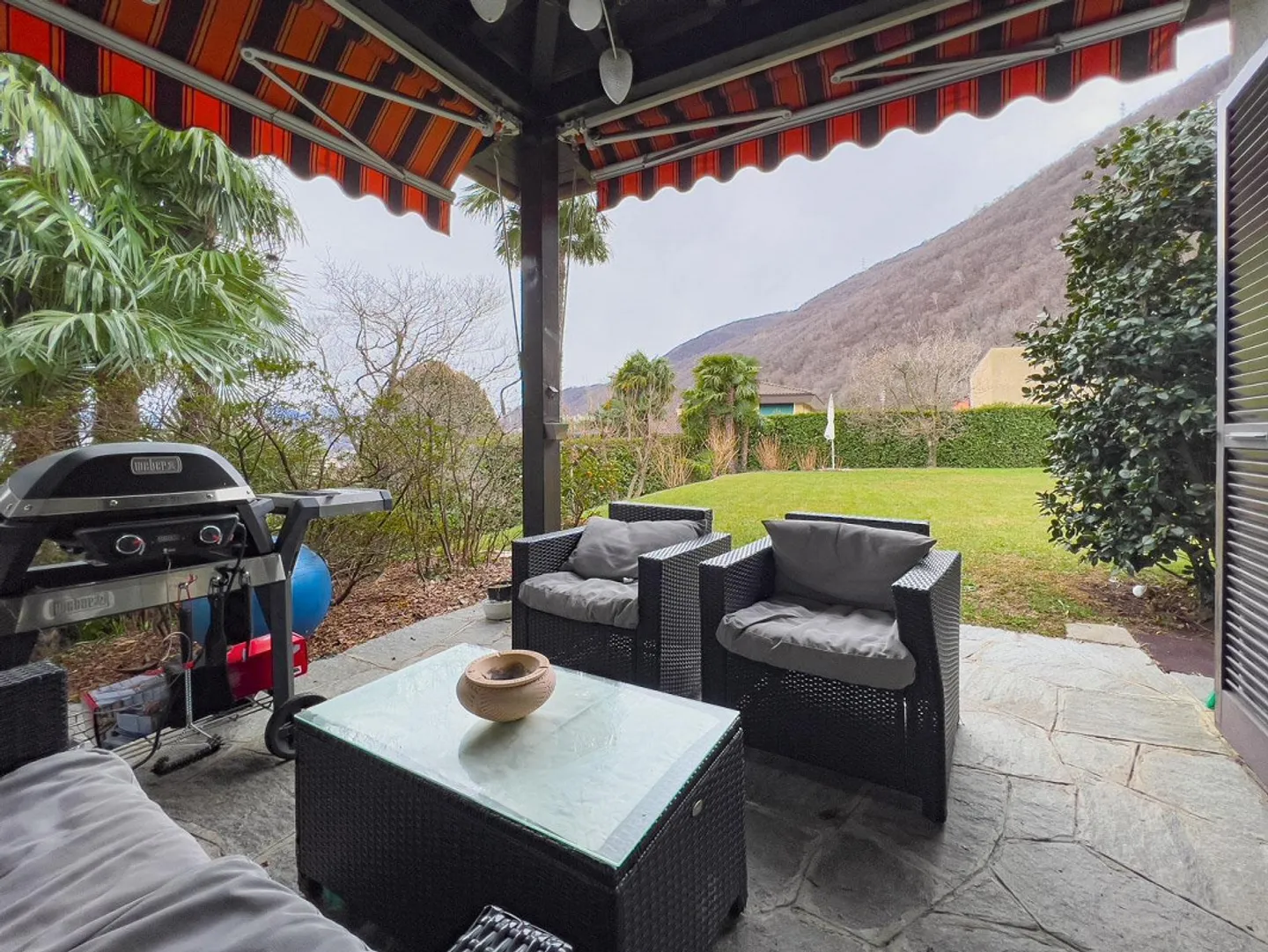 Grande casa unifamiliare con giardino a Bedano - Foto 4 di 10
