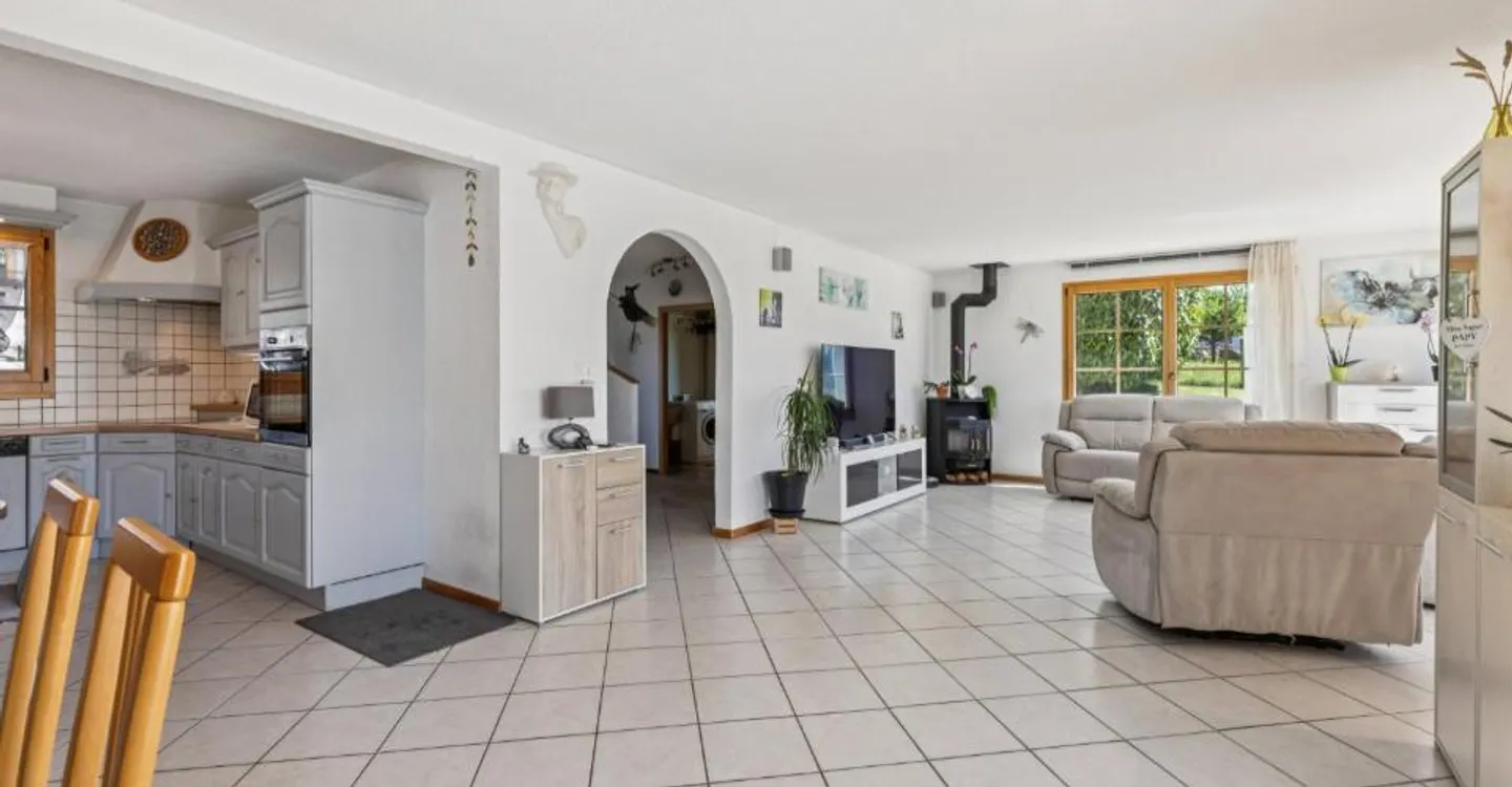 Charming Villa in Peaceful Setting - Photo 12 of 12