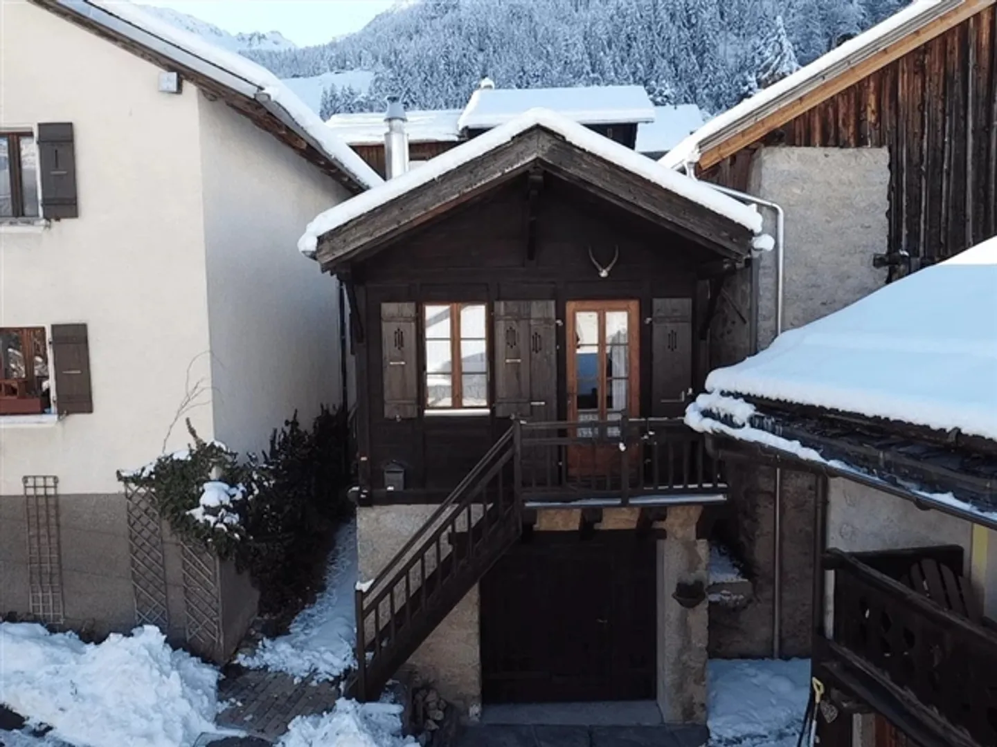 Prassurny | Studio with Garage and Row House Barn - Photo 1 of 8