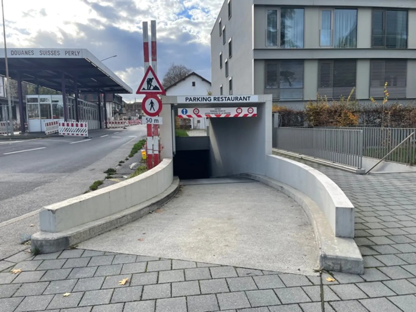 Parcheggio situato al primo piano interrato. Limite di altezza di 2,02 metri. - Foto 1 di 2