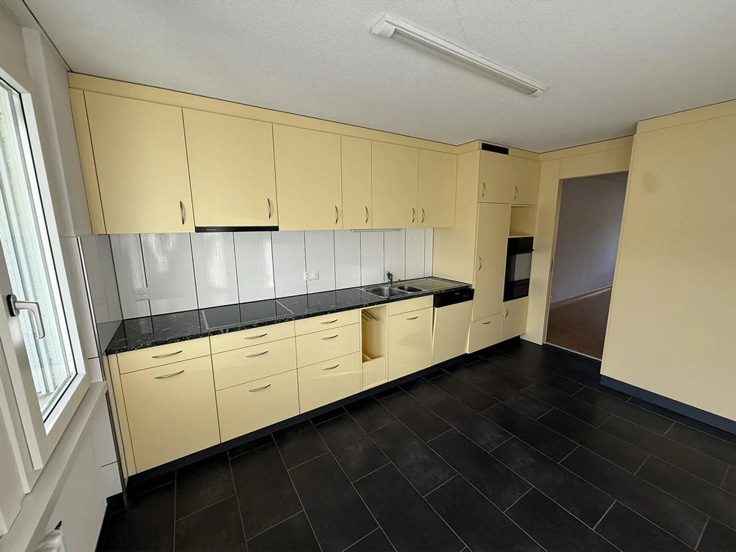 4.5 Room Apartment - Photo 1 of 9