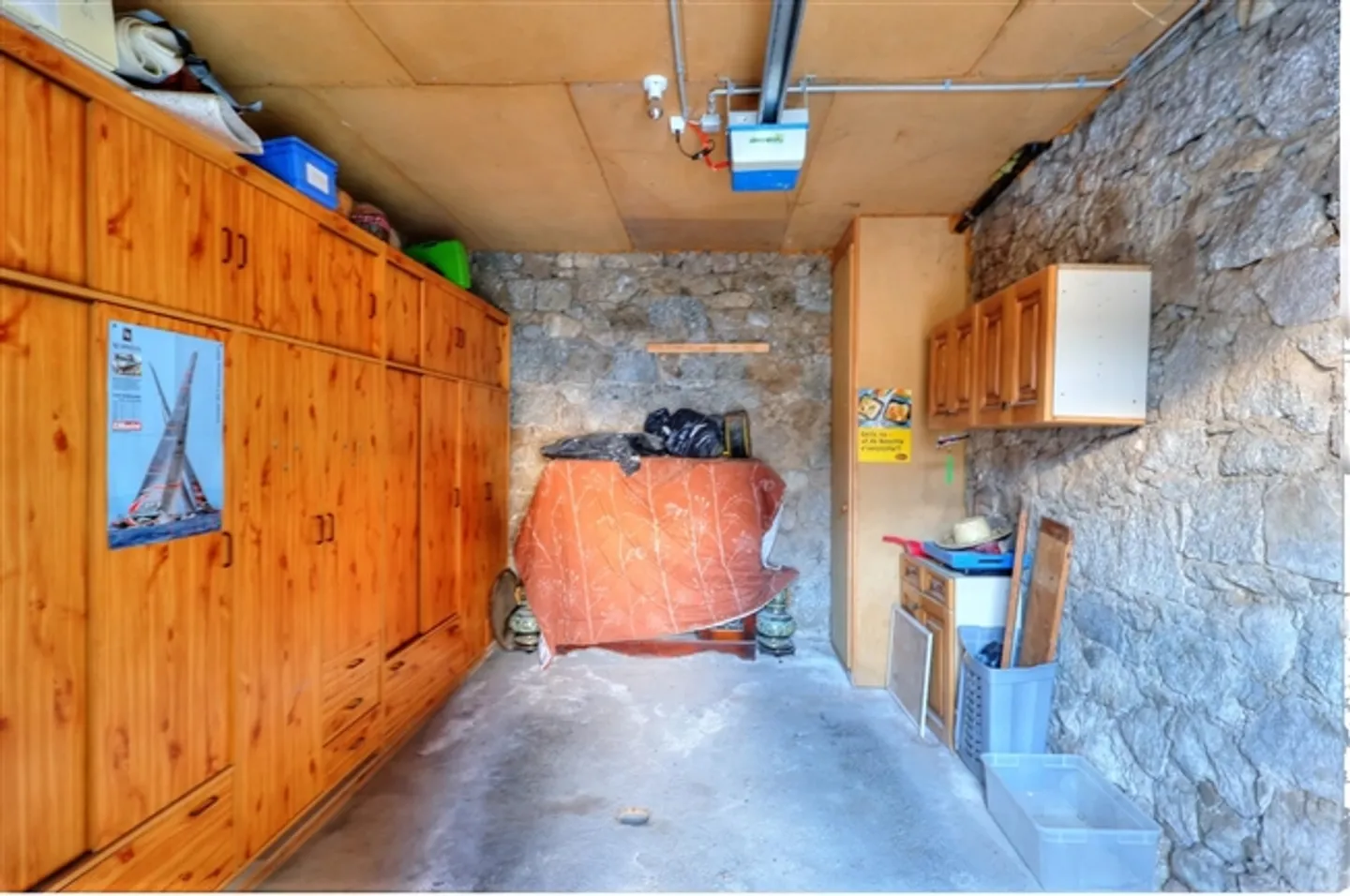 Prassurny | Studio with Garage and Row House Barn - Photo 8 of 8