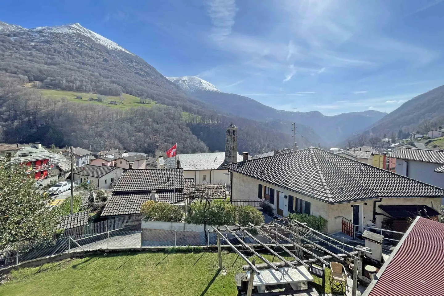 Single-family house - Photo 2 of 15