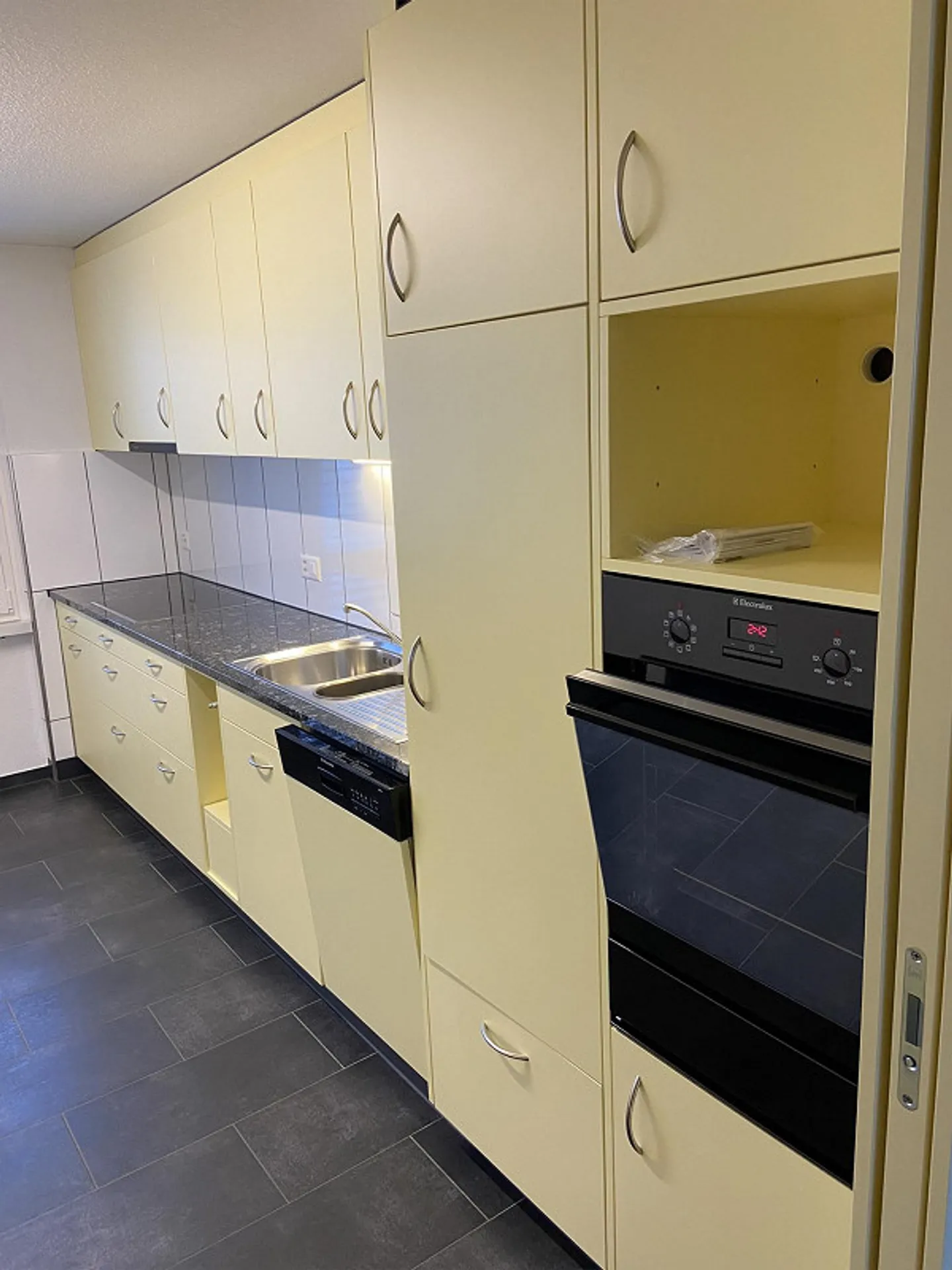 4.5 Room Apartment - Photo 2 of 9