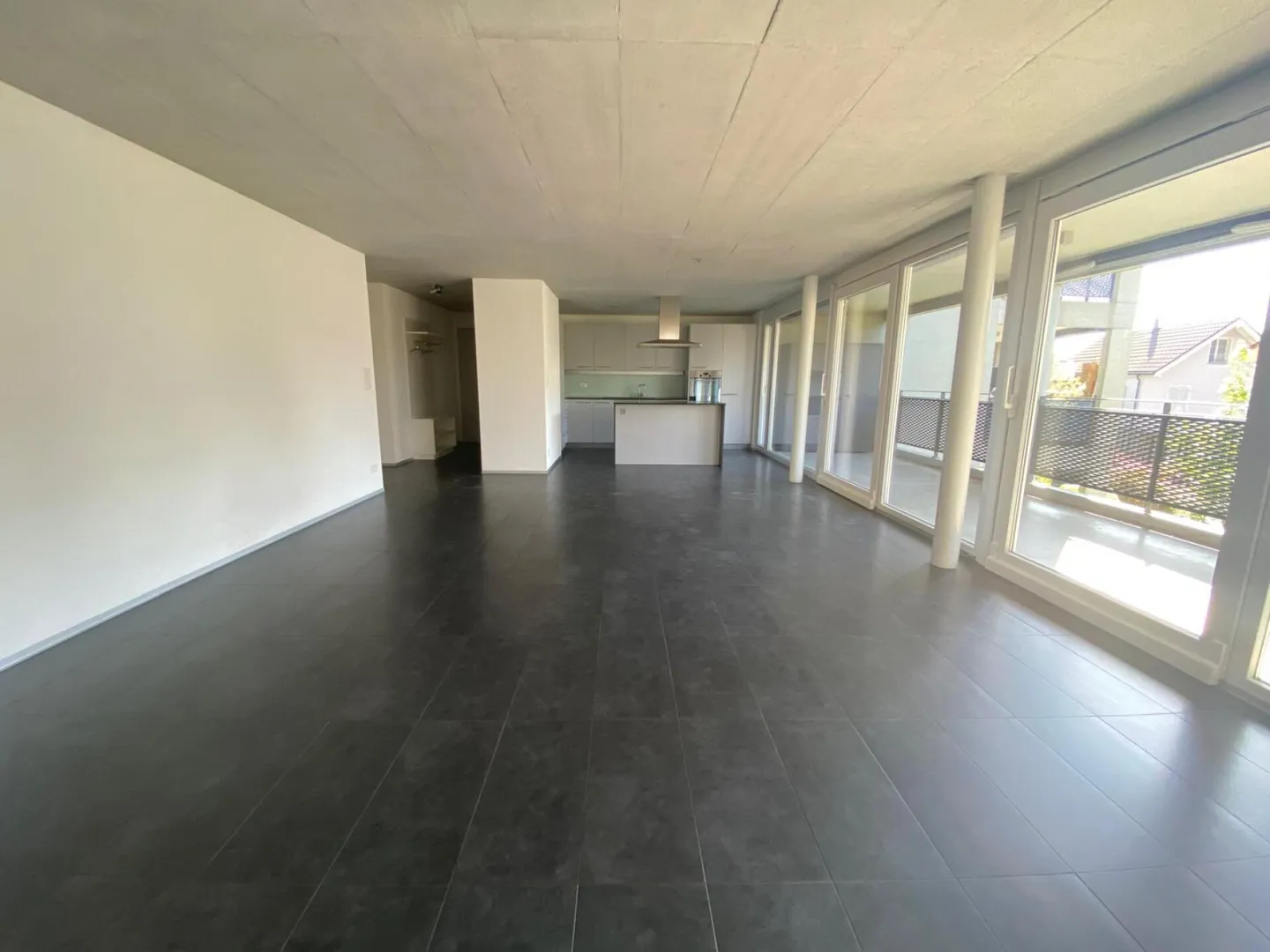 4.5-room apartment with balcony on the 1st floor - Photo 2 of 7