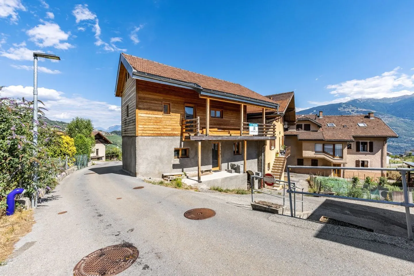 Charming individual villa 3.5 rooms in Erde - Photo 1 of 11