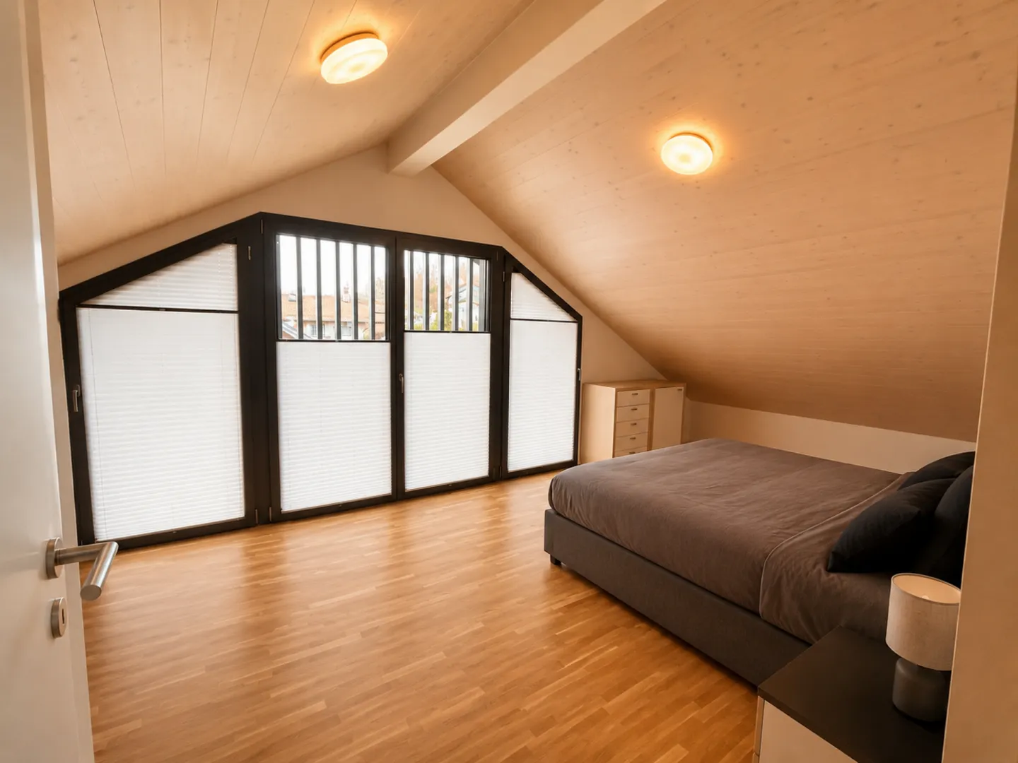 Villa bifamiliare di 5,5 locali in zona tranquilla e vicino alla città! - Foto 6 di 7
