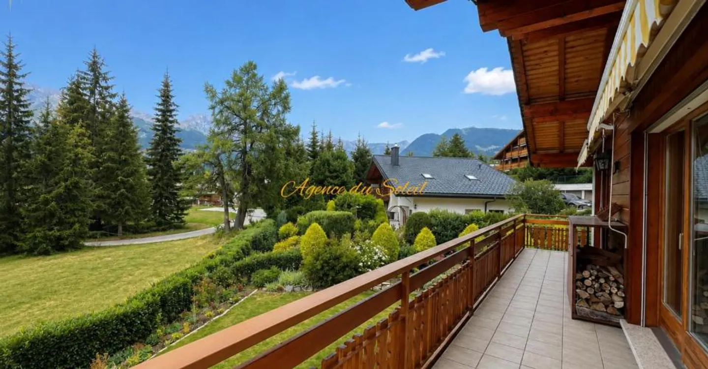 Außergewöhnliches Familienchalet in privilegierter, ruhiger und grüner Umgebung in Crans! - Foto 2 von 13