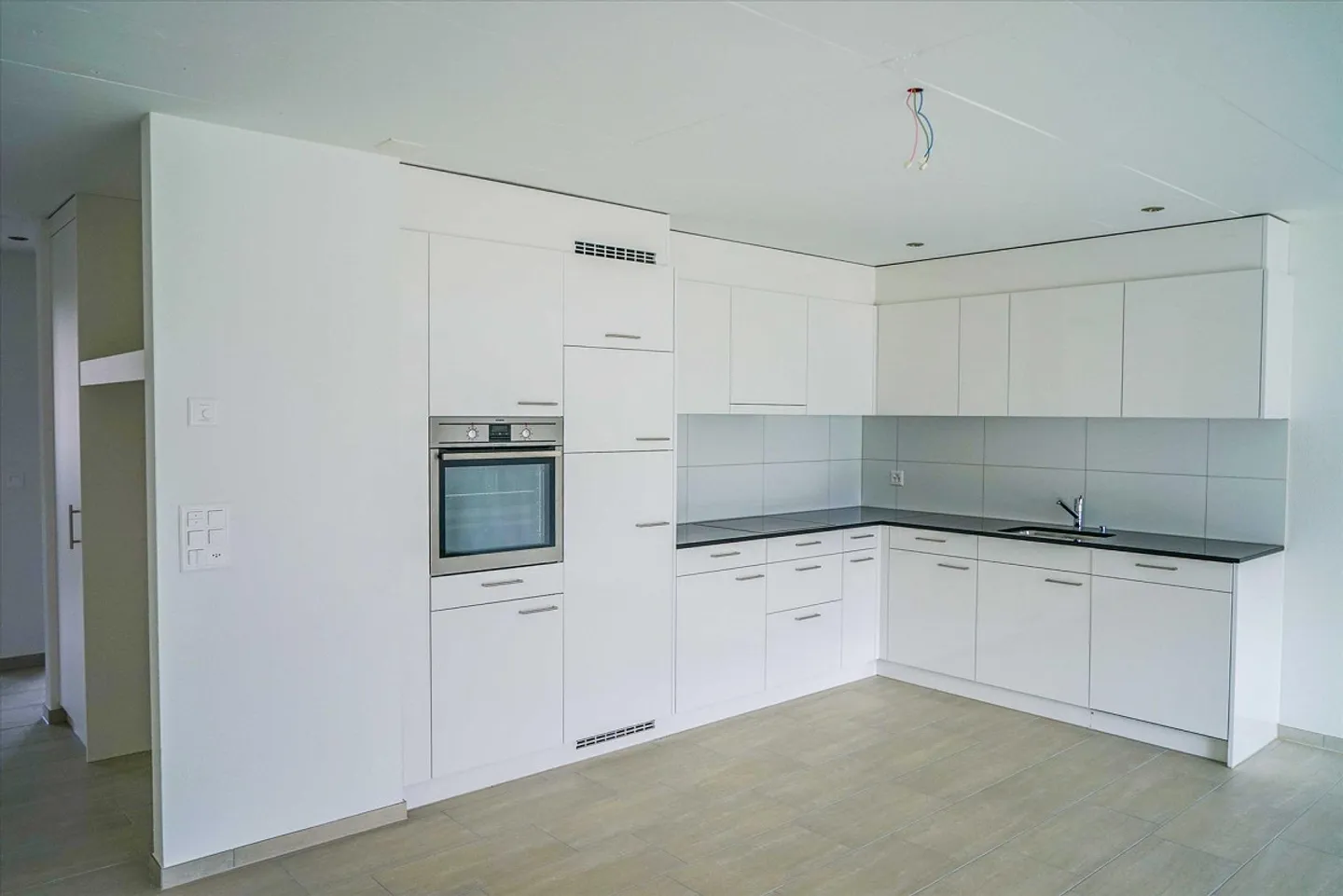 Modernes Apartment mit Balkon - Foto 3 von 6