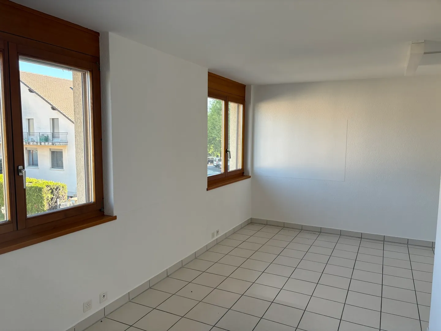 Spazio Commerciale Vicino ai Servizi - Foto 7 di 9