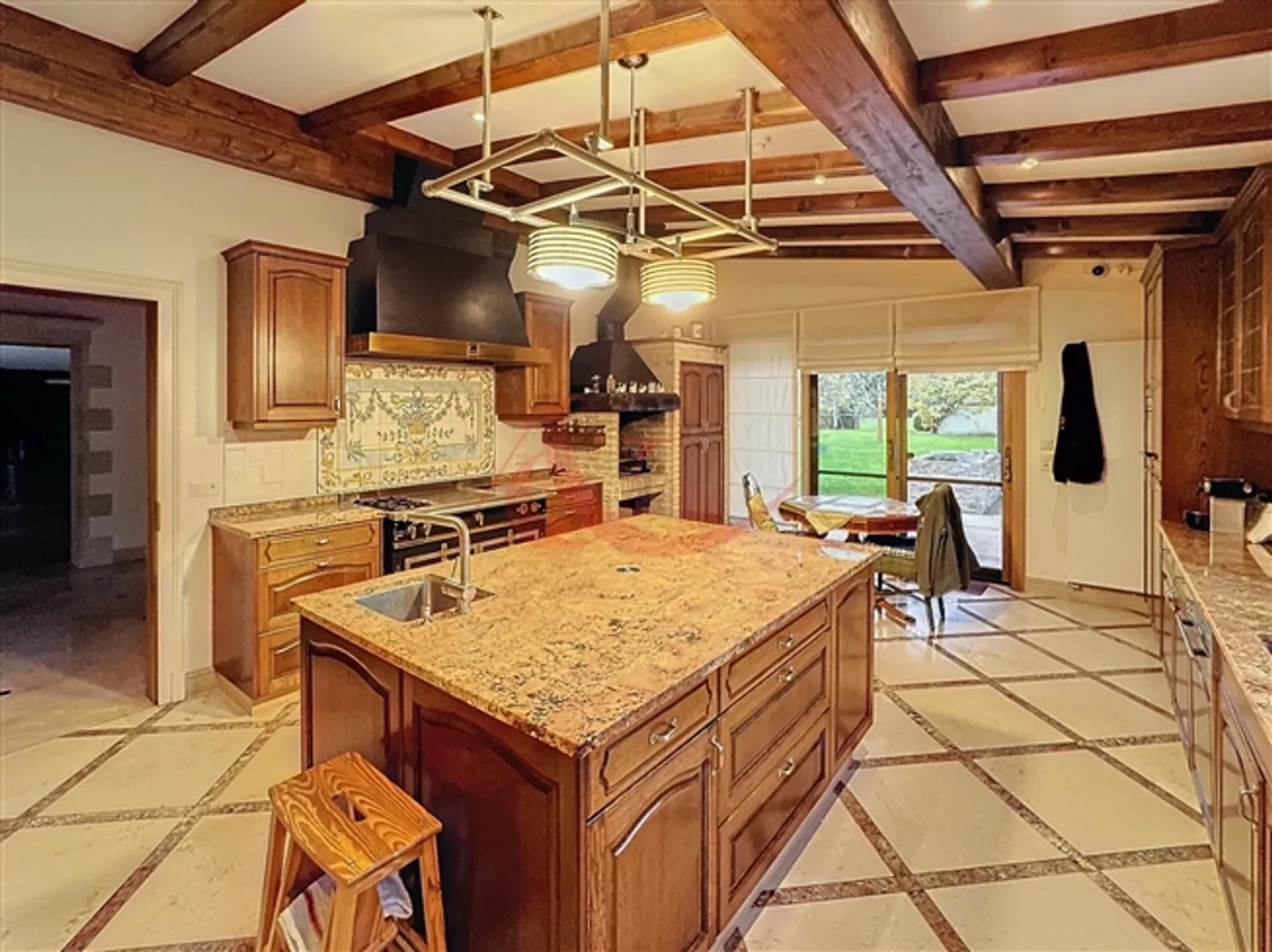 Extraordinary House in the Heart of a Lush Park - Photo 4 of 7