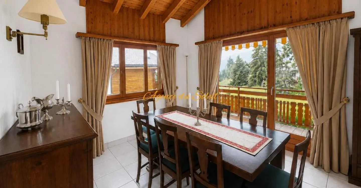 Außergewöhnliches Familienchalet in privilegierter, ruhiger und grüner Umgebung in Crans! - Foto 4 von 13