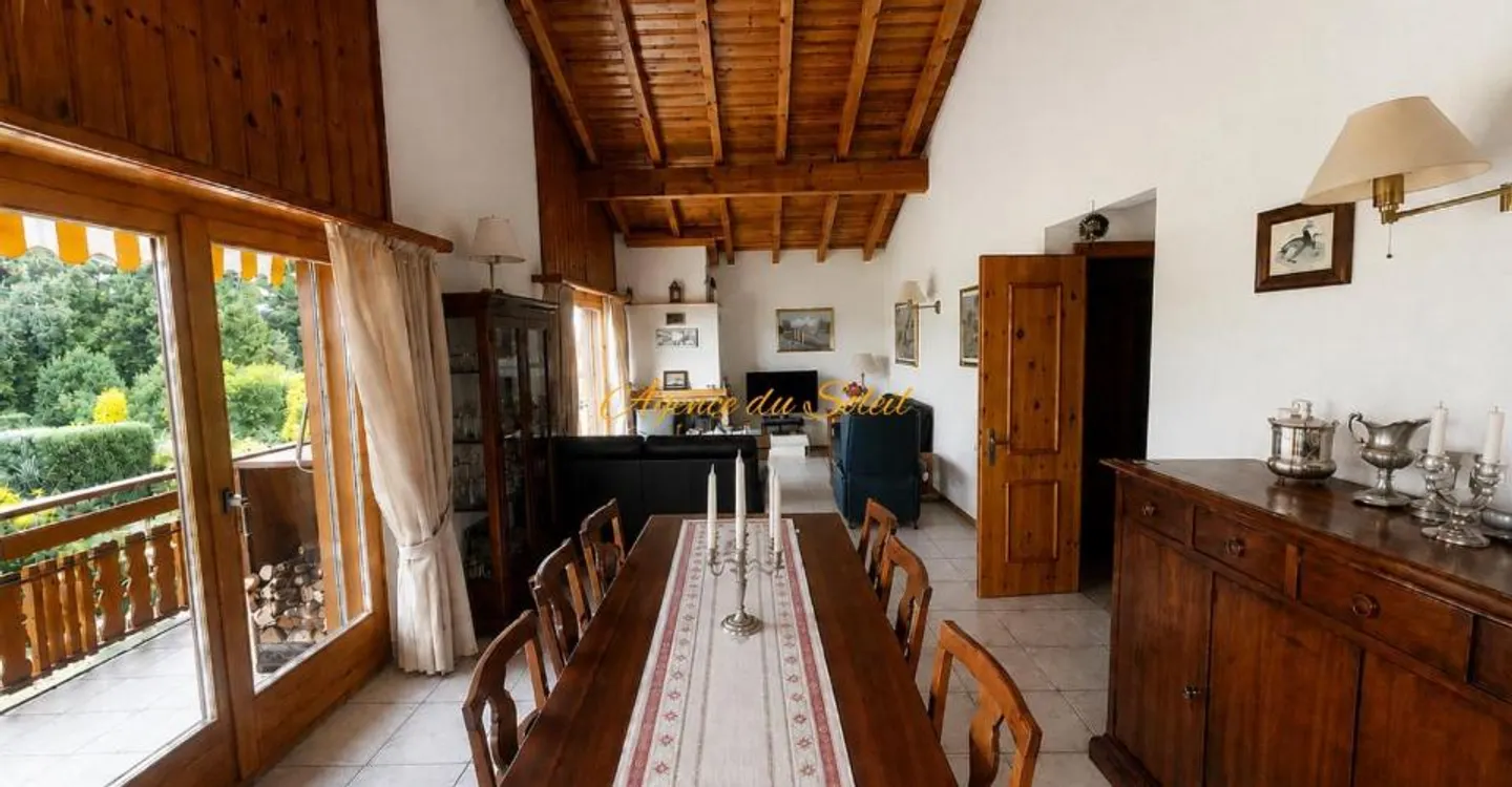 Außergewöhnliches Familienchalet in privilegierter, ruhiger und grüner Umgebung in Crans! - Foto 5 von 13