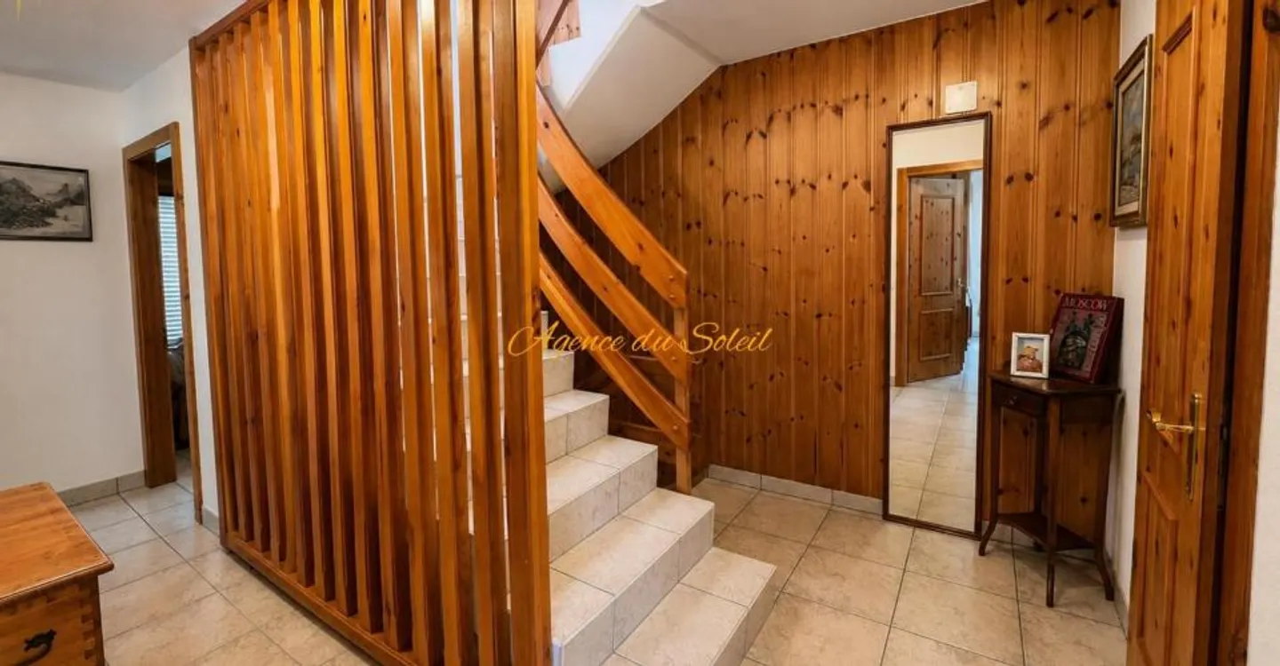 Außergewöhnliches Familienchalet in privilegierter, ruhiger und grüner Umgebung in Crans! - Foto 7 von 13