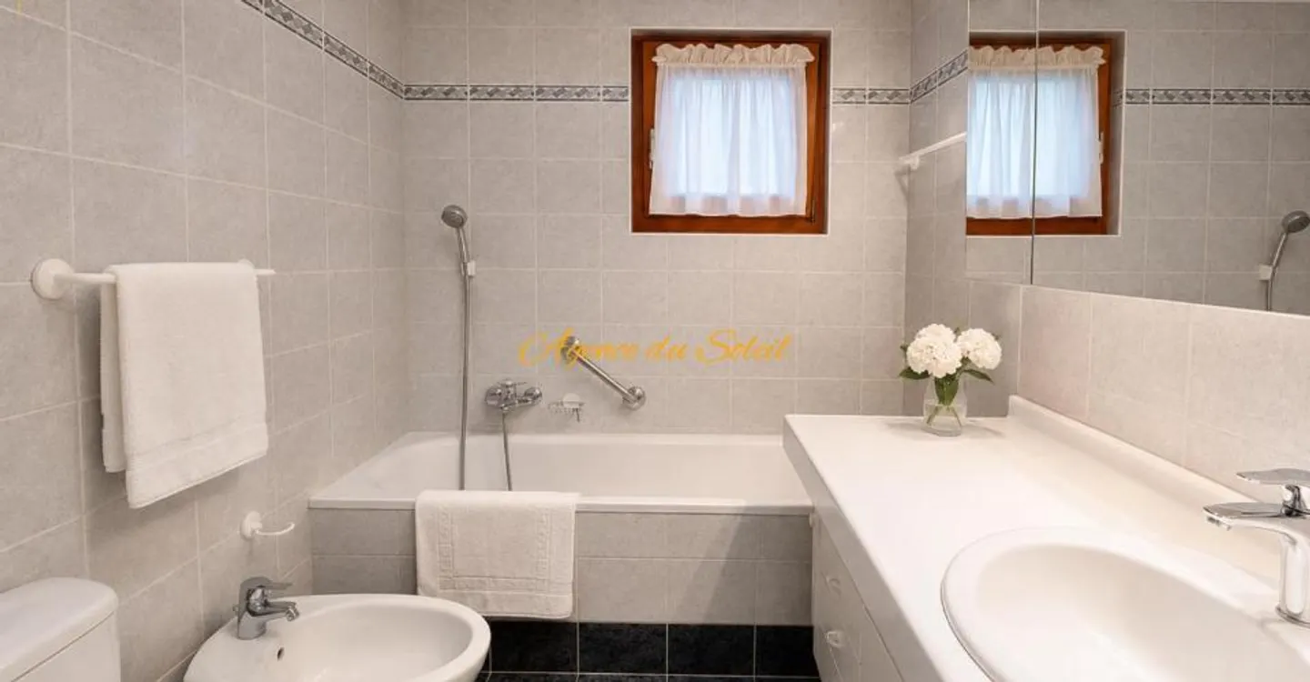 Außergewöhnliches Familienchalet in privilegierter, ruhiger und grüner Umgebung in Crans! - Foto 10 von 13