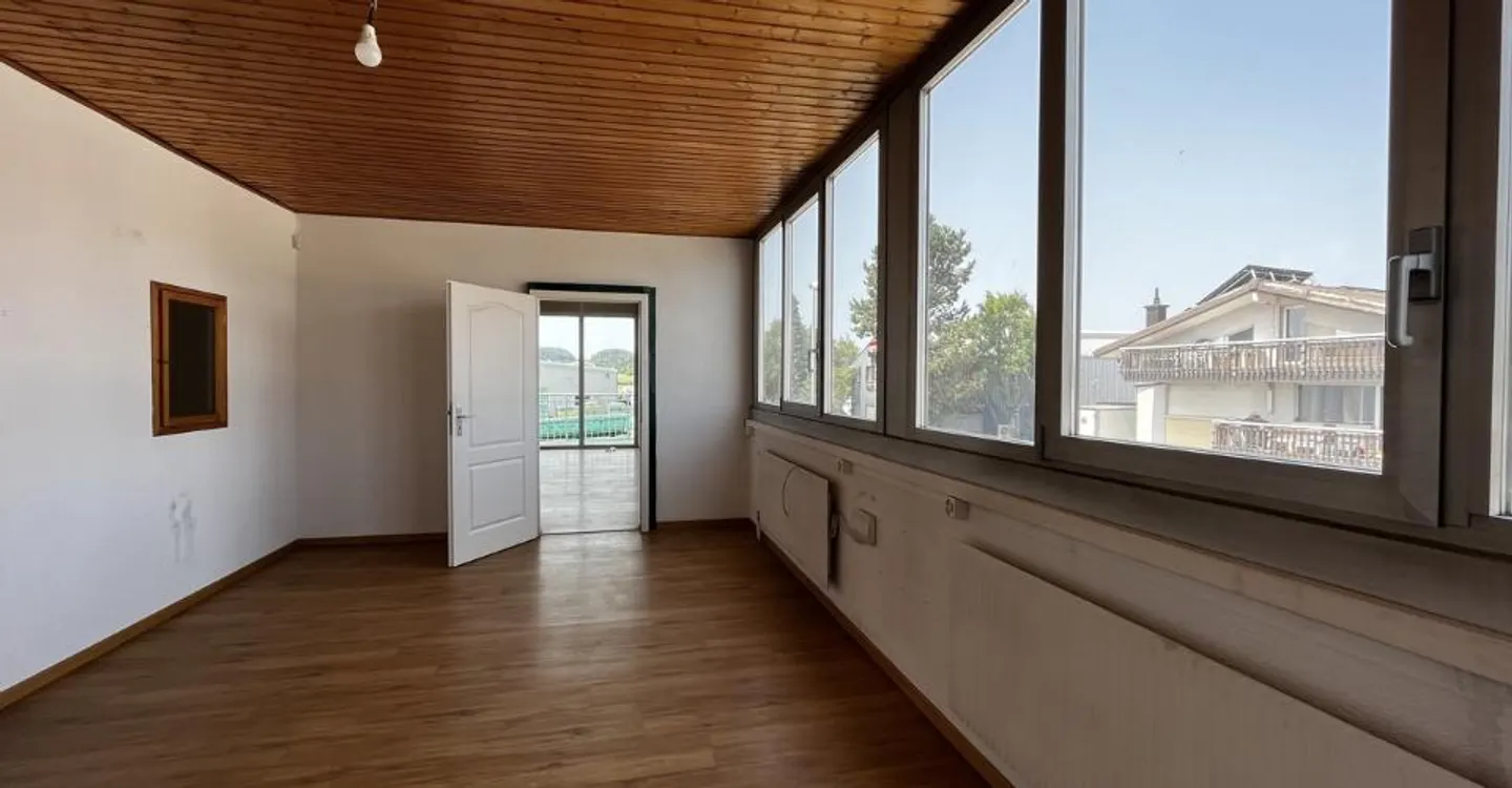 Atelier Spacieux à Louer - Photo 2 sur 7