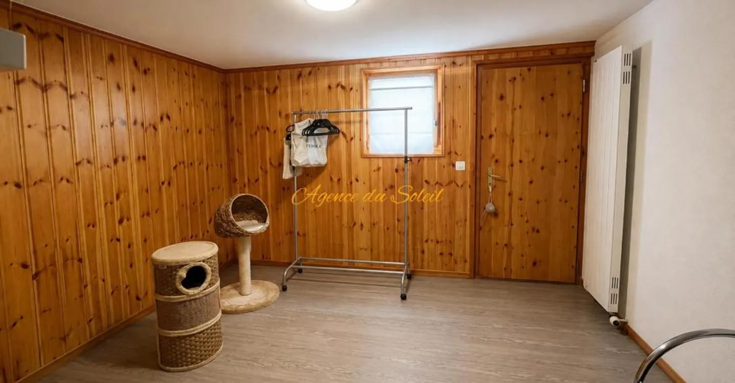 Außergewöhnliches Familienchalet in privilegierter, ruhiger und grüner Umgebung in Crans! - Foto 12 von 13