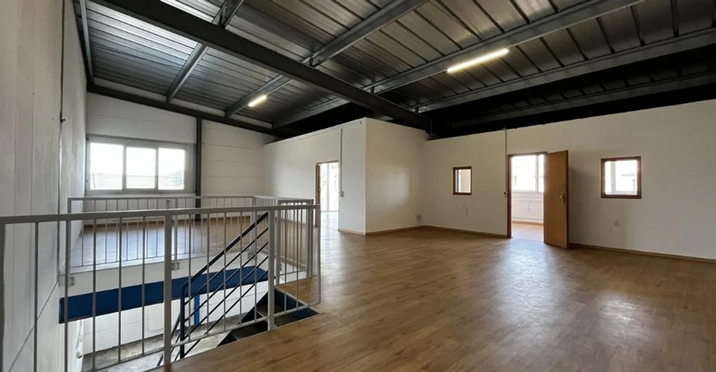 Atelier Spacieux à Louer - Photo 3 sur 7