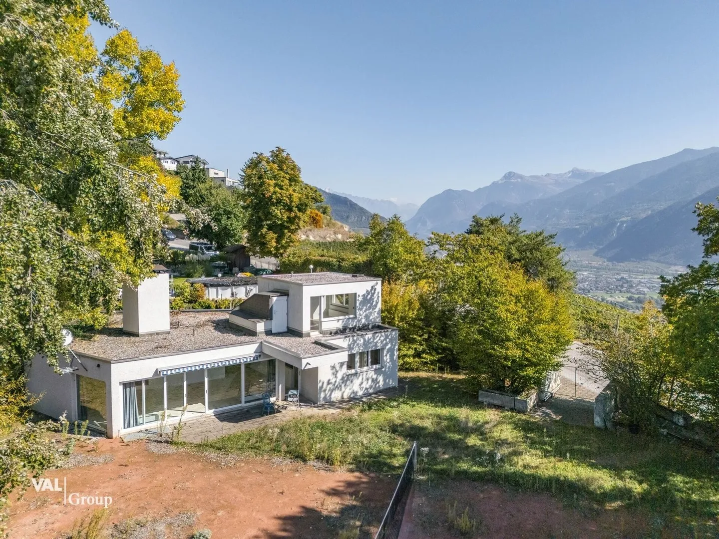 Villa with character seeks new breath to be sublimated - Photo 1 of 13