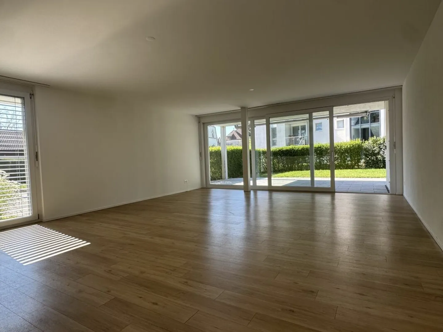 Central 2.5 Room - Ground Floor Apartment - Photo 4 of 13