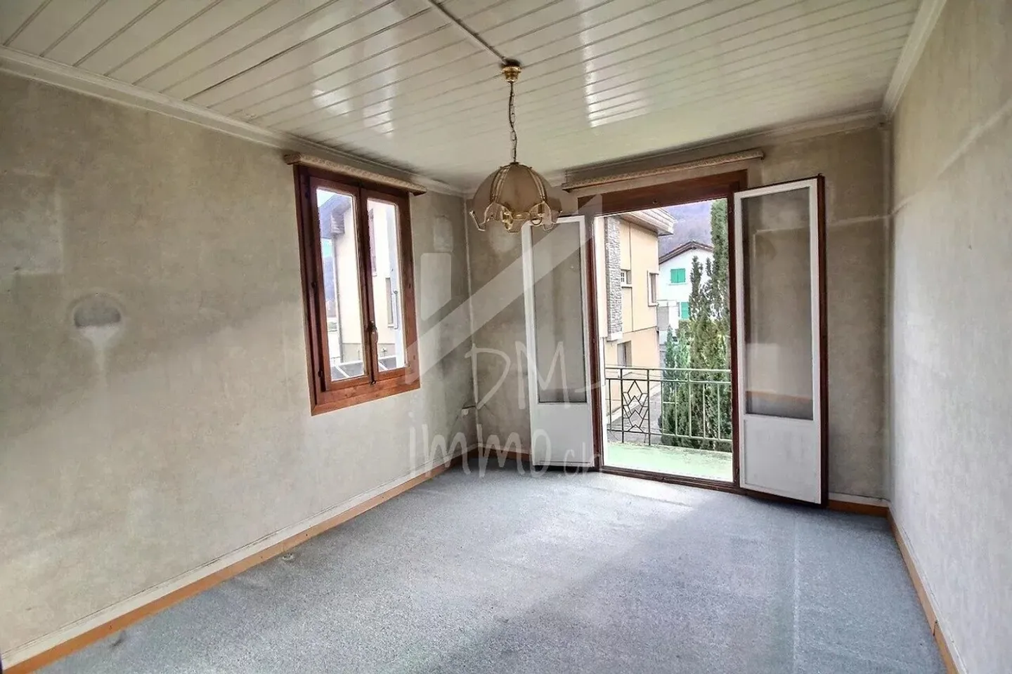 Sought-after location for this chalet to renovate, possible extension - Photo 3 of 8