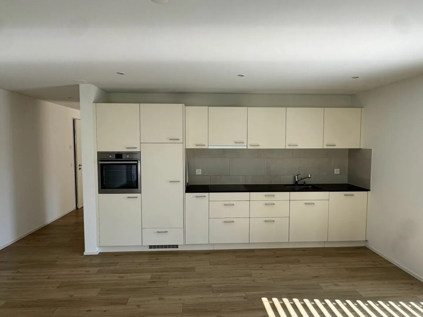 Central 2.5 Room - Ground Floor Apartment - Photo 3 of 13