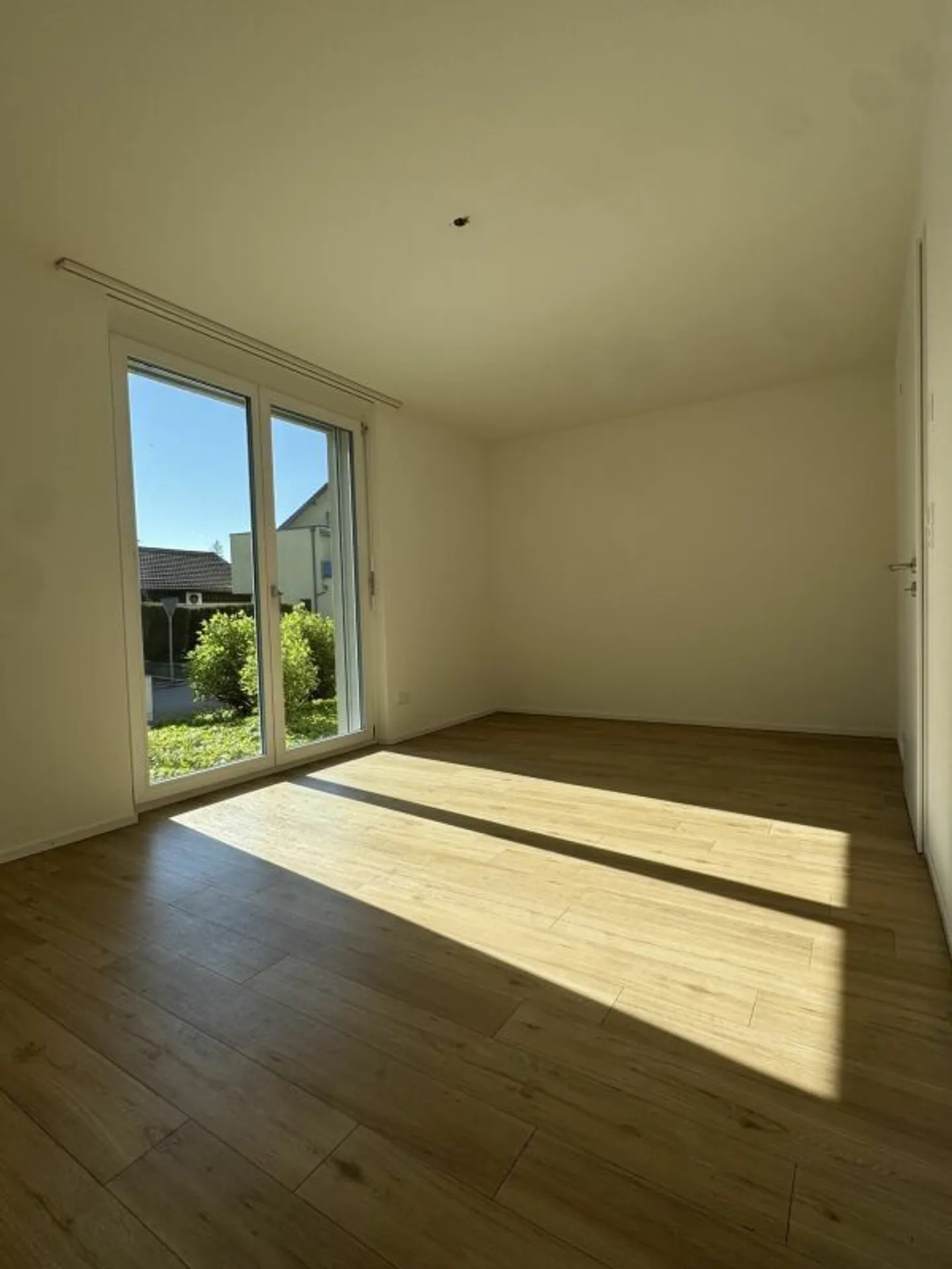 Central 2.5 Room - Ground Floor Apartment - Photo 8 of 13