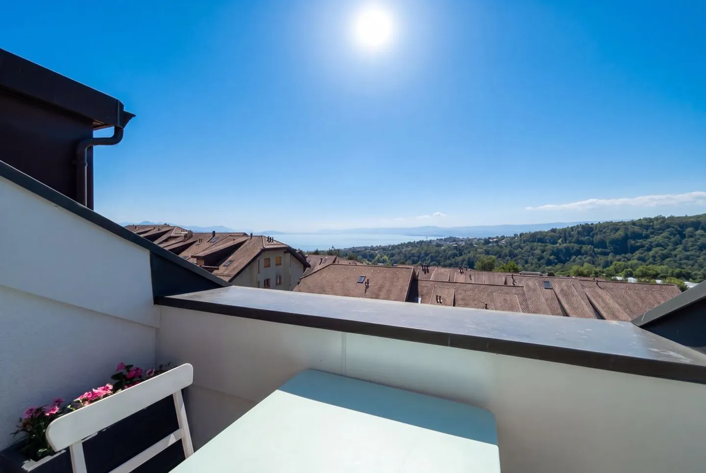 Apartment for Sale in Belmont - 4.5 Rooms with 120m2, Garage and Gallery - Photo 1 of 13