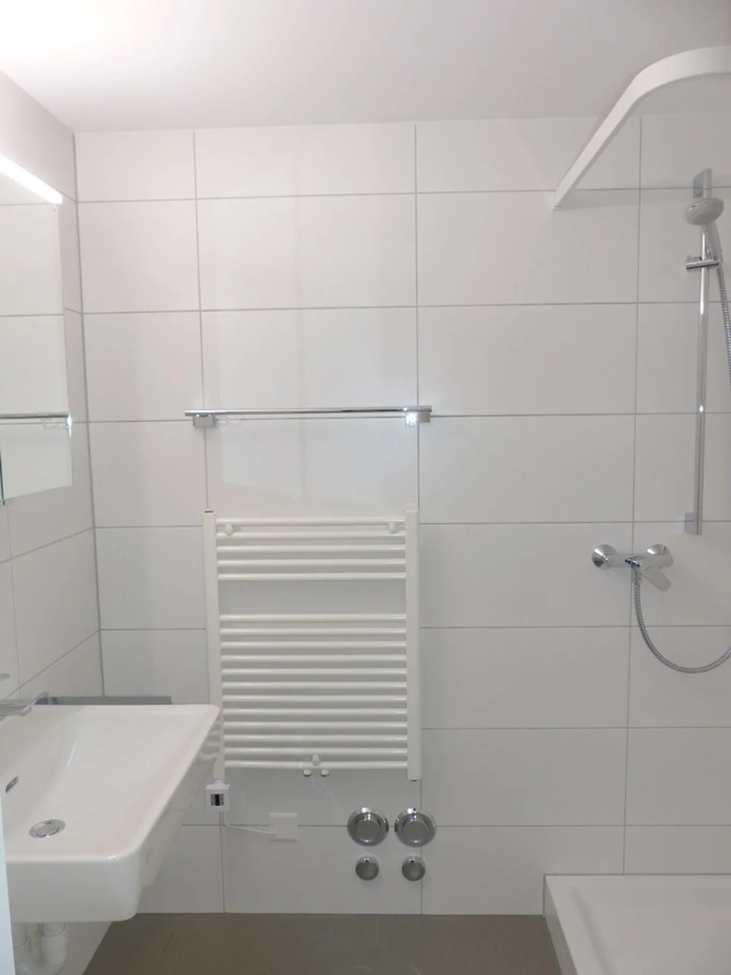 Top modern apartment in a quiet location - Photo 3 of 6