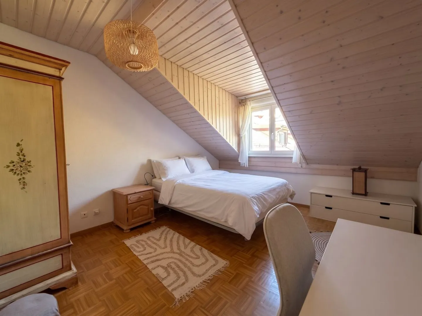 Apartment for Sale in Belmont - 4.5 Rooms with 120m2, Garage and Gallery - Photo 9 of 13