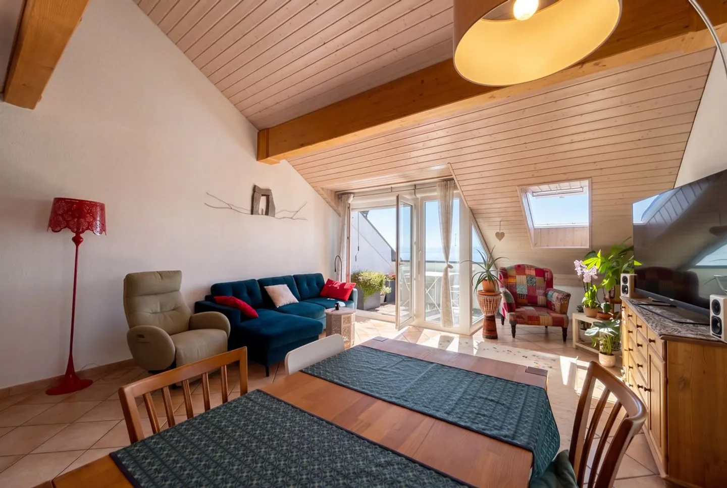 Apartment for Sale in Belmont - 4.5 Rooms with 120m2, Garage and Gallery - Photo 4 of 13