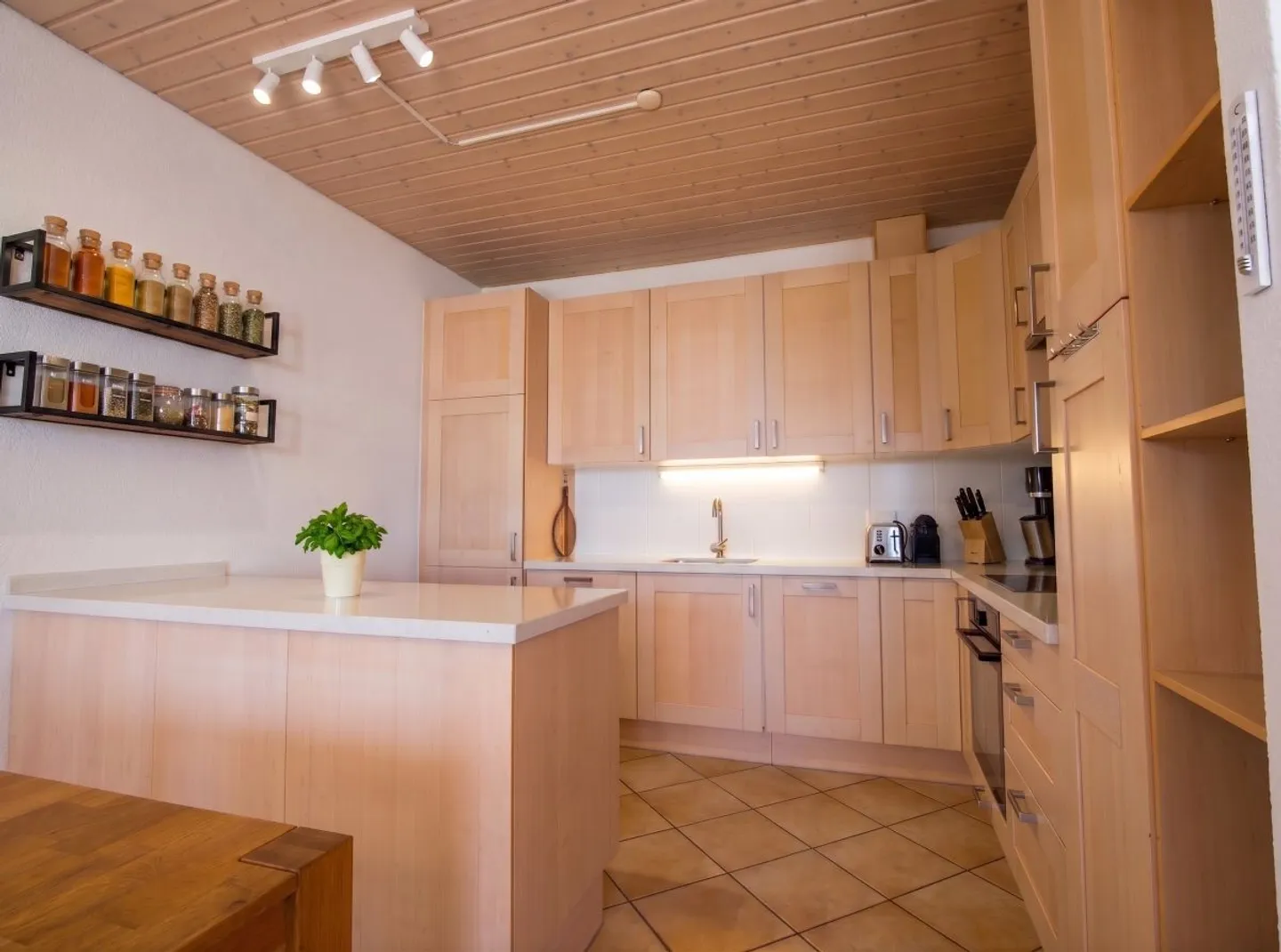 Apartment for Sale in Belmont - 4.5 Rooms with 120m2, Garage and Gallery - Photo 5 of 13