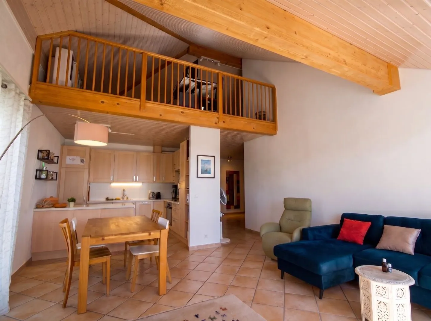 Apartment for Sale in Belmont - 4.5 Rooms with 120m2, Garage and Gallery - Photo 6 of 13