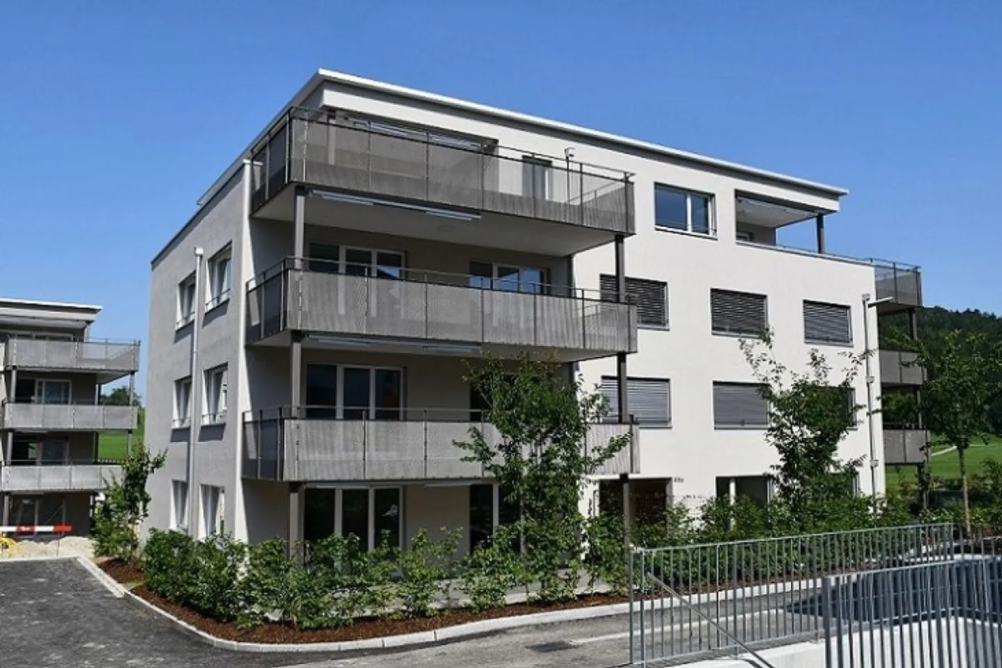 Vivre proche de la nature, vivre moderne - Appartement en attique de 2,5 pièces avec grande terrasse - Photo 1 sur 8