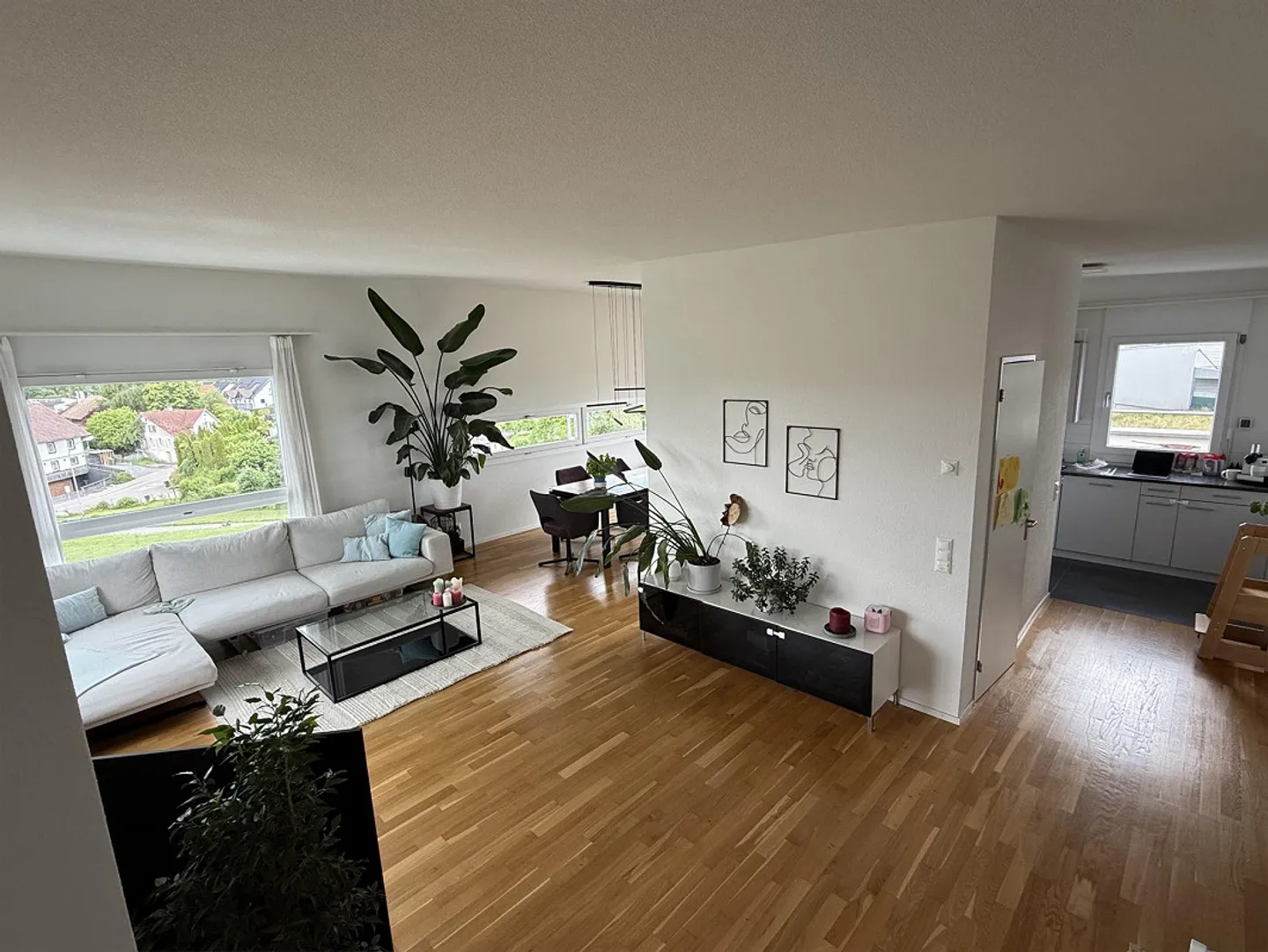Geräumige Attikawohnung mit Terrassen - Foto 9 von 24
