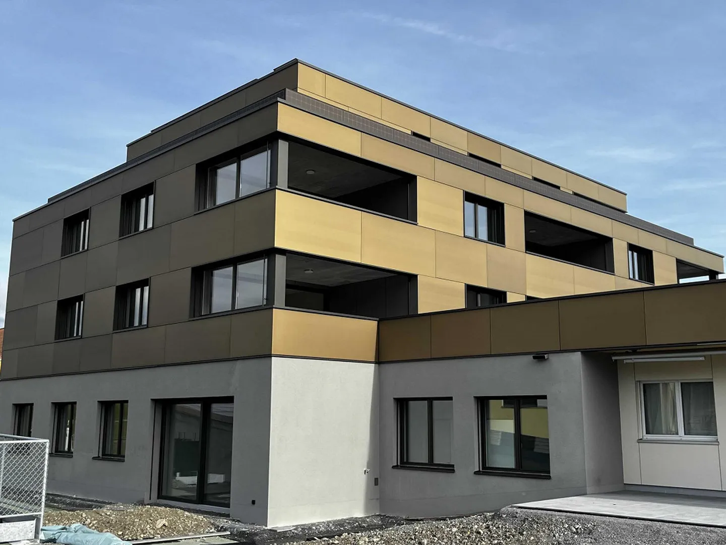 FIRST RENTAL: 5-room attic apartment (3rd floor) 140m2 with loggia - Photo 1 of 18