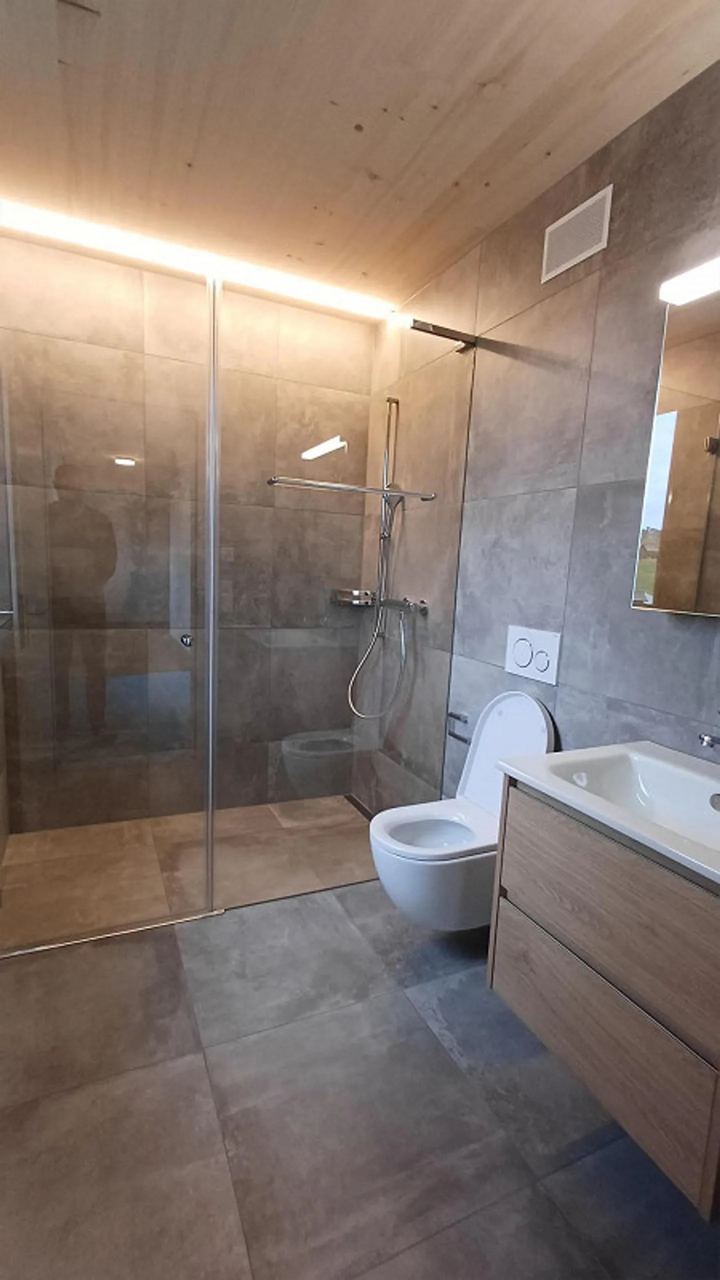 FIRST RENTAL: 5-room attic apartment (3rd floor) 140m2 with loggia - Photo 4 of 18