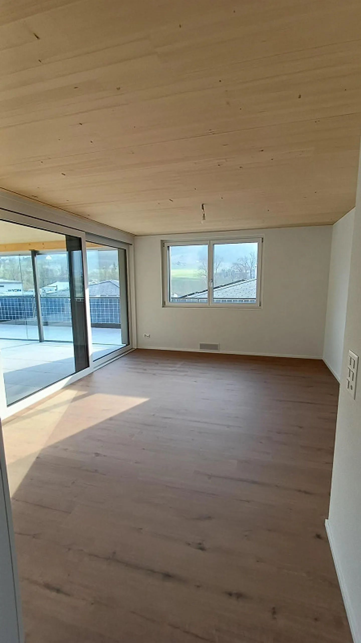 FIRST RENTAL: 5-room attic apartment (3rd floor) 140m2 with loggia - Photo 5 of 18
