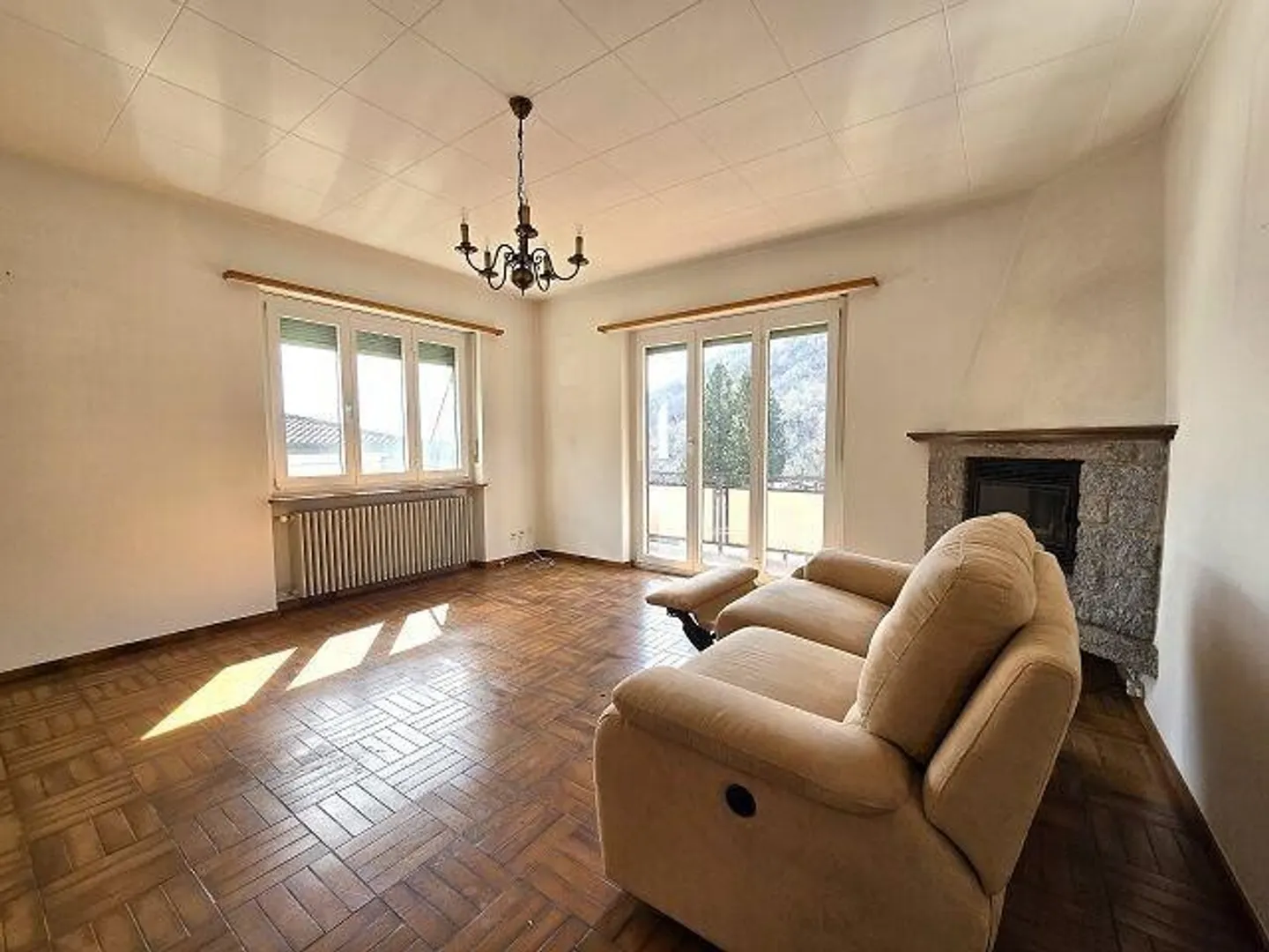 Duplex Incantevole in Posizione Soleggiata - Foto 4 di 12