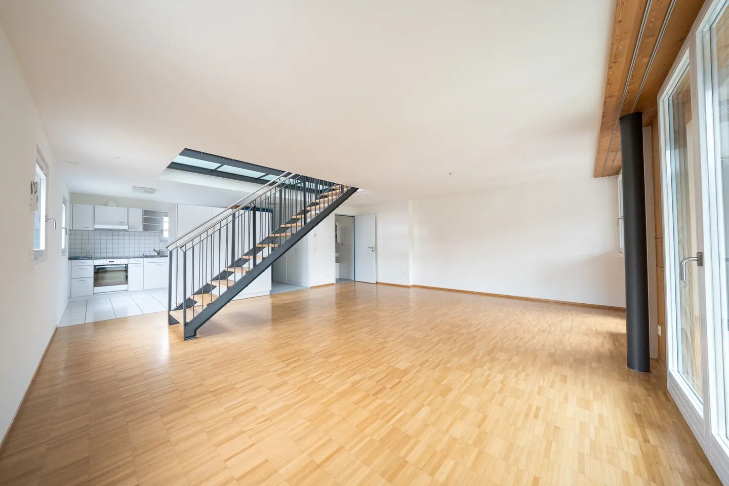 Appartement en coin en duplex de 4,5 pièces au centre - Photo 4 sur 18