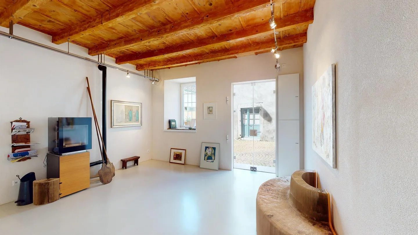 Maison unifamiliale rénovée et charmante dans le cœur historique du village - Photo 6 sur 30